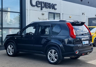 Подержанный автомобиль Nissan X-Trail 2012 года (7 фото)