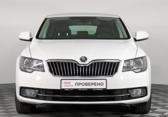 Подержанный автомобиль Skoda Superb Liftback 2013 года (2 фото)