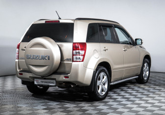 Подержанный автомобиль Suzuki Grand Vitara 2010 года (5 фото)