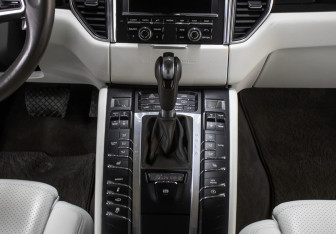 Подержанный автомобиль Porsche Macan 2015 года (15 фото)