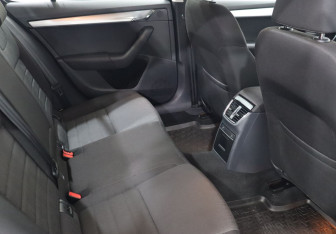 Подержанный автомобиль Skoda Octavia Liftback 2013 года (22 фото)