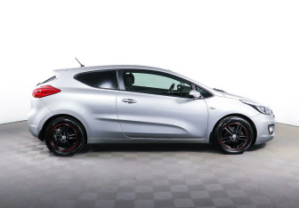 Подержанный автомобиль Kia Ceed Hatchback 2014 года (4 фото)