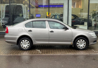 Подержанный автомобиль Skoda Octavia Liftback 2011 года (4 фото)