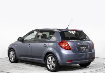 Подержанный автомобиль Kia Ceed Hatchback 2008 года (7 фото)