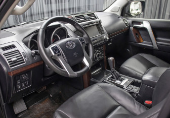 Подержанный автомобиль Toyota Land Cruiser Prado 2015 года (14 фото)
