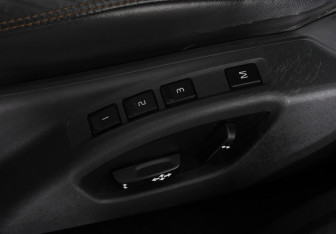 Подержанный автомобиль Volvo XC60 2010 года (16 фото)