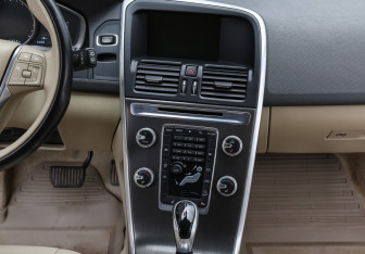 Подержанный автомобиль Volvo XC60 2015 года (15 фото)