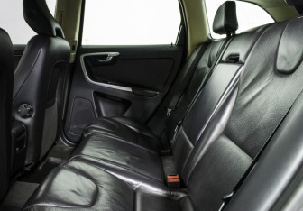 Подержанный автомобиль Volvo XC60 2011 года (10 фото)