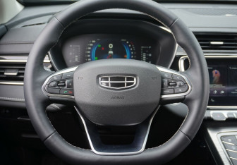 Подержанный автомобиль Geely Atlas Pro 2023 года (14 фото)