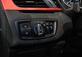 Подержанный автомобиль BMW X1 2016 года (15 фото)