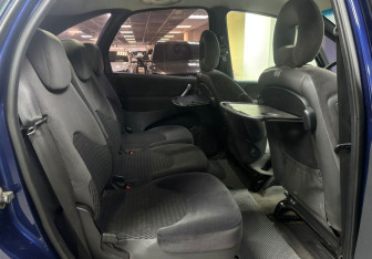 Подержанный автомобиль Citroen Xsara Picasso 2007 года (11 фото)