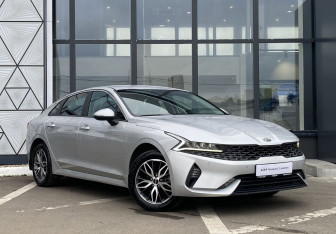 Подержанный автомобиль Kia K5 2021 года (3 фото)