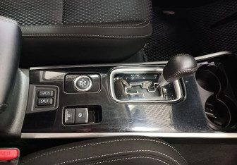 Подержанный автомобиль Mitsubishi Outlander 2020 года (13 фото)