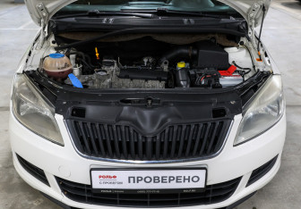 Подержанный автомобиль Skoda Fabia Hatchback 2011 года (9 фото)