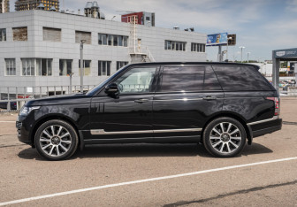 Подержанный автомобиль Land Rover Range Rover 2015 года (8 фото)