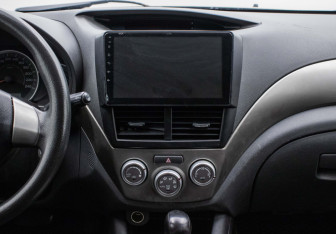 Подержанный автомобиль Subaru Impreza Hatchback 2008 года (14 фото)