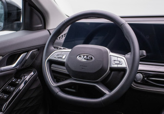 Подержанный автомобиль JAC JS6 2023 года (15 фото)