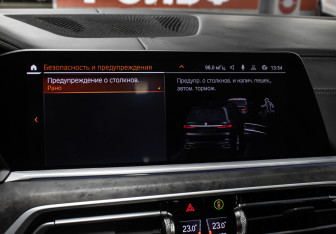 Подержанный автомобиль BMW X7 2021 года (27 фото)