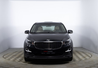 Подержанный автомобиль Kia Carnival 2018 года (2 фото)