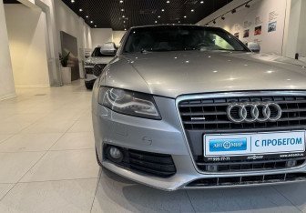 Подержанный автомобиль Audi A4 Sedan 2009 года (8 фото)