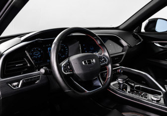 Подержанный автомобиль Geely Tugella 2023 года (12 фото)