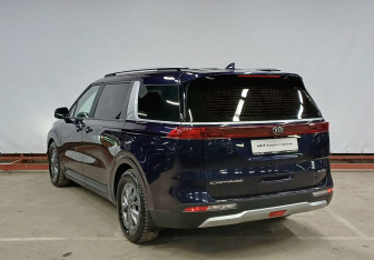 Подержанный автомобиль Kia Carnival 2021 года (7 фото)