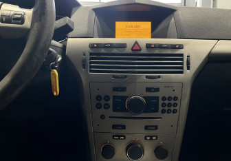 Подержанный автомобиль Opel Astra Sedan 2008 года (16 фото)