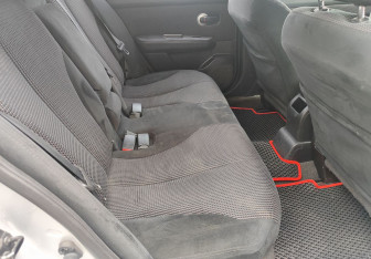 Подержанный автомобиль Nissan Tiida Hatchback 2011 года (11 фото)