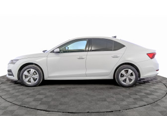 Подержанный автомобиль Skoda Octavia Liftback 2021 года (8 фото)