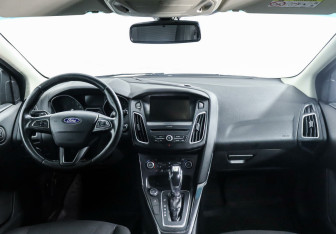 Подержанный автомобиль Ford Focus Hatchback 2015 года (6 фото)