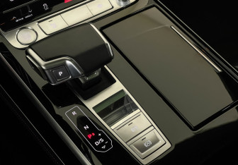 Подержанный автомобиль Audi A8 2019 года (18 фото)