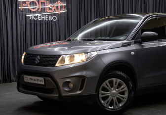 Подержанный автомобиль Suzuki Vitara 2015 года (19 фото)