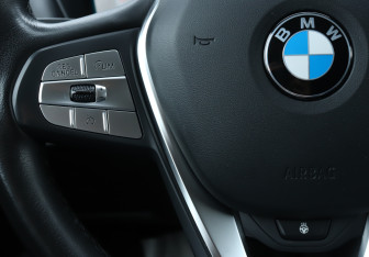 Подержанный автомобиль BMW X3 2020 года (19 фото)