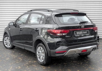 Подержанный автомобиль Kia Rio Hatchback 2021 года (7 фото)