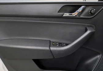 Подержанный автомобиль Skoda Rapid Liftback 2014 года (15 фото)