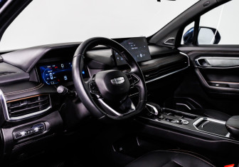 Подержанный автомобиль Geely Okavango 2024 года (12 фото)