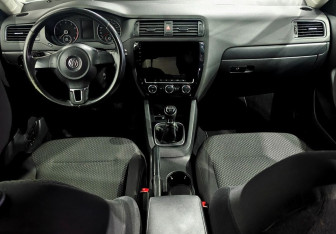 Подержанный автомобиль Volkswagen Jetta Sedan 2014 года (9 фото)