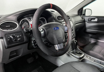 Подержанный автомобиль Ford Focus Hatchback 2009 года (13 фото)