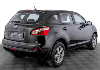Подержанный автомобиль Nissan Qashqai 2013 года (5 фото)