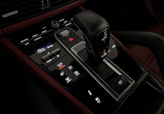 Подержанный автомобиль Porsche Cayenne 2021 года (16 фото)