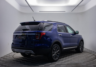Подержанный автомобиль Ford Explorer 2017 года (5 фото)
