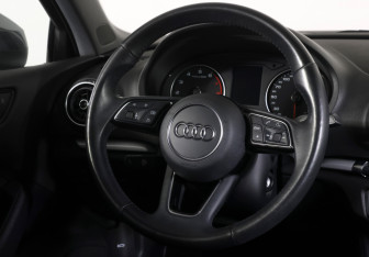 Подержанный автомобиль Audi A3 Sedan 2020 года (13 фото)