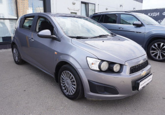 Подержанный автомобиль Chevrolet Aveo Hatchback 2012 года (3 фото)