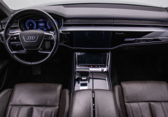Подержанный автомобиль Audi A8 2019 года (11 фото)