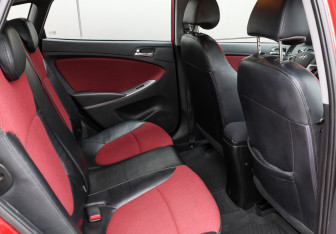 Подержанный автомобиль Hyundai Solaris Hatchback 2013 года (11 фото)