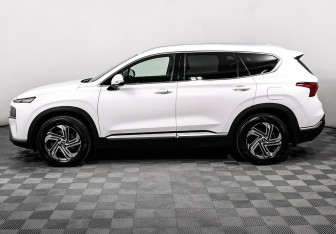 Подержанный автомобиль Hyundai Santa Fe 2022 года (3 фото)
