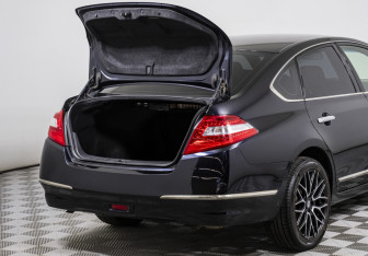 Подержанный автомобиль Nissan Teana 2011 года (20 фото)