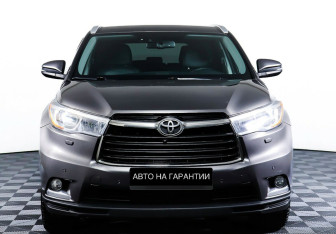 Подержанный автомобиль Toyota Highlander 2013 года (2 фото)