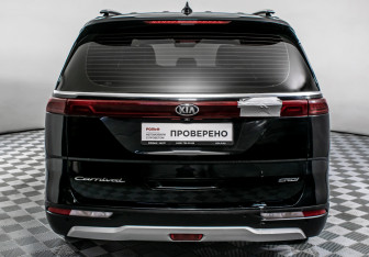 Подержанный автомобиль Kia Carnival 2021 года (6 фото)