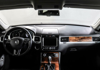 Подержанный автомобиль Volkswagen Touareg 2011 года (8 фото)